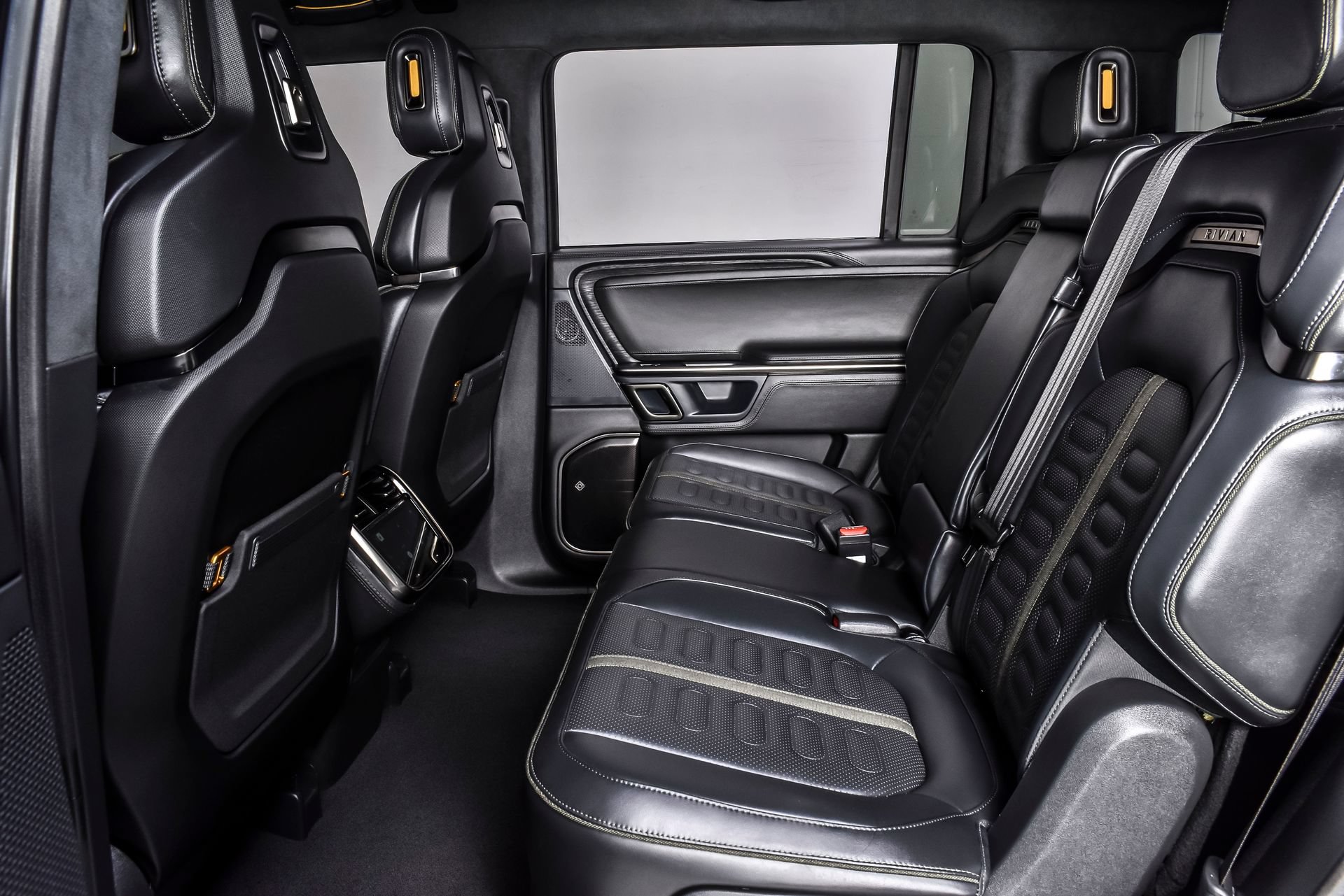 Used 2024 Rivian R1S Adventure AWD/4WD image 19