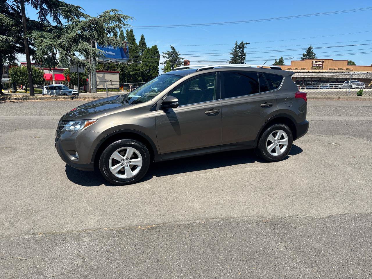 Used 2014 Toyota RAV4 XLE AWD/4WD image 10