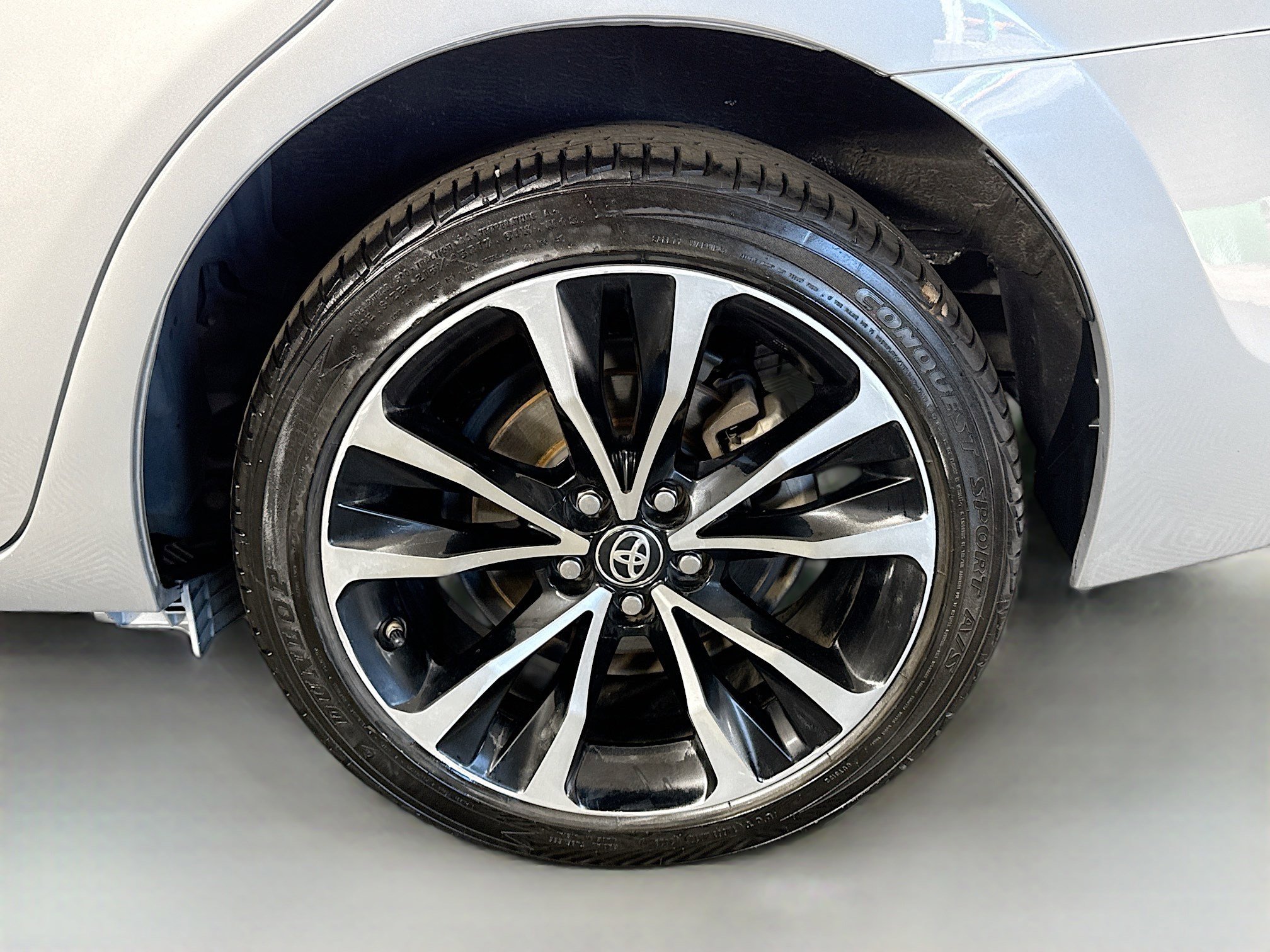 Used 2018 Toyota Corolla SE w/ SE Premium Package FWD image 37