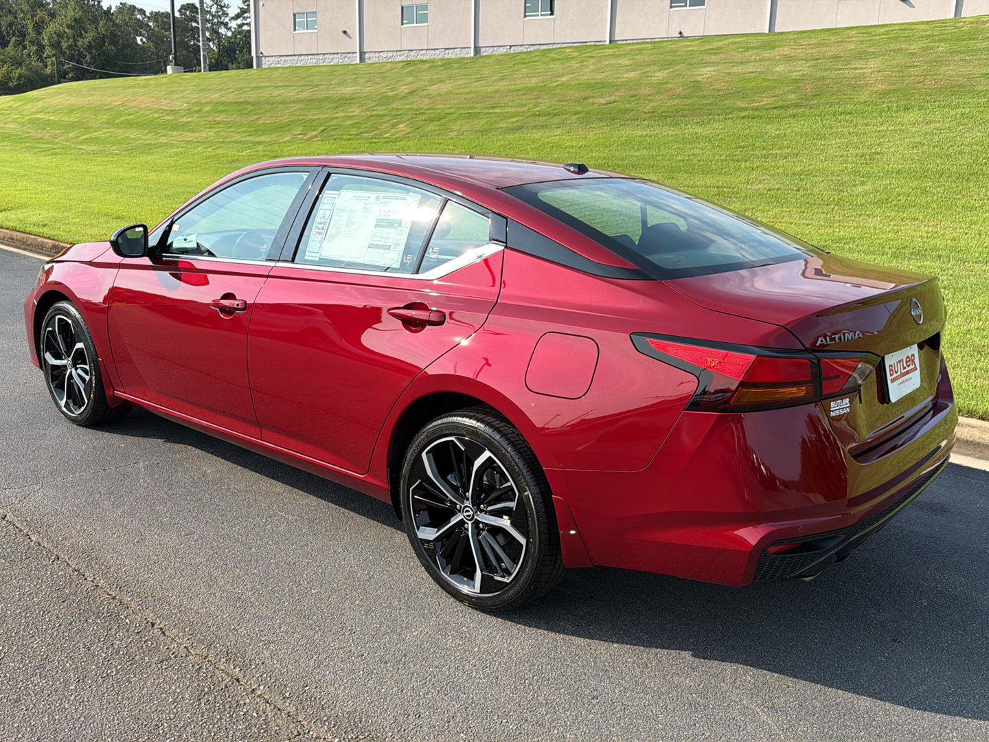 New 2026 Nissan Altima 2.5 SR AWD/4WD image 4