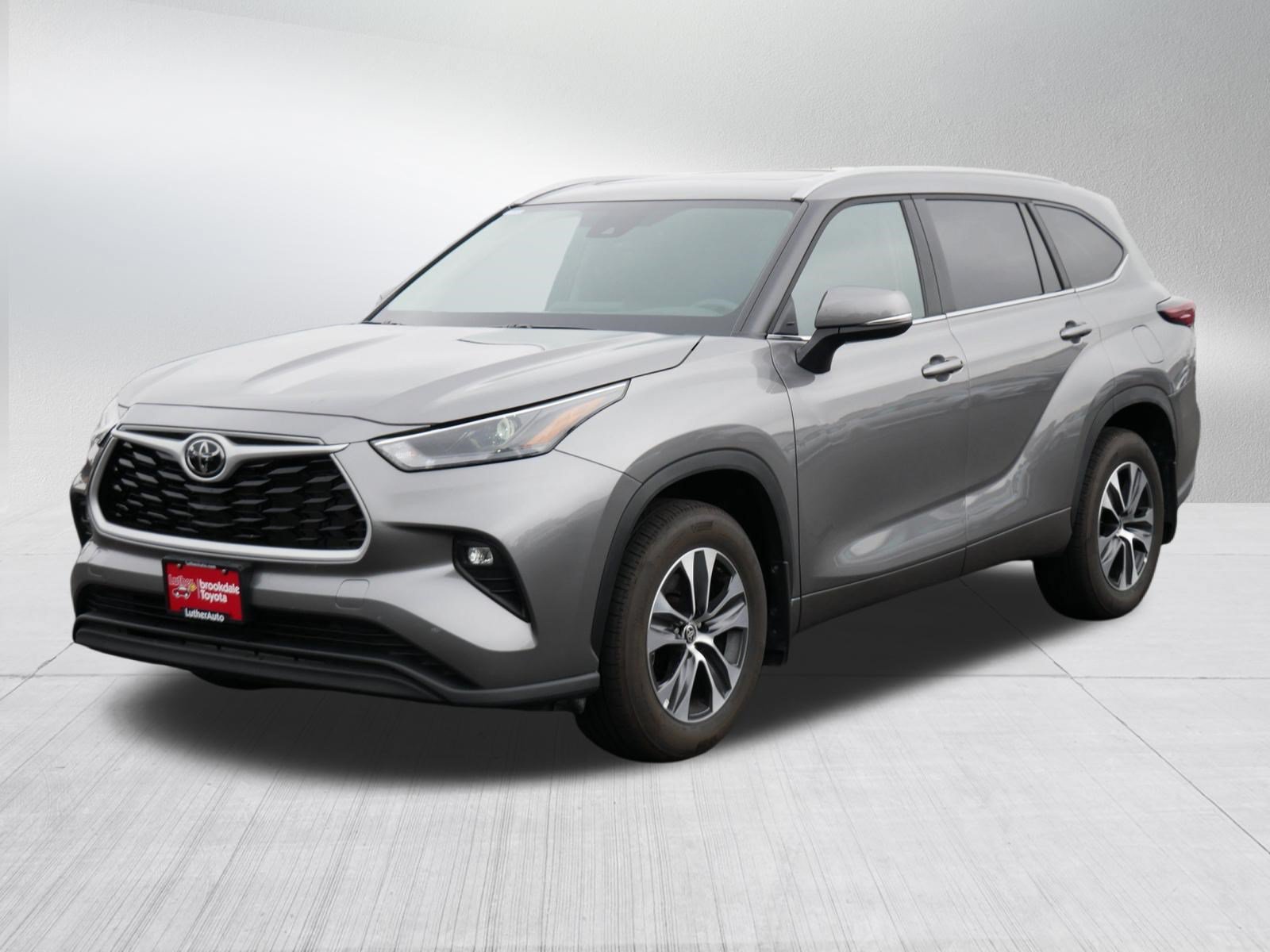 Used 2026 Toyota Highlander XLE AWD/4WD image 3