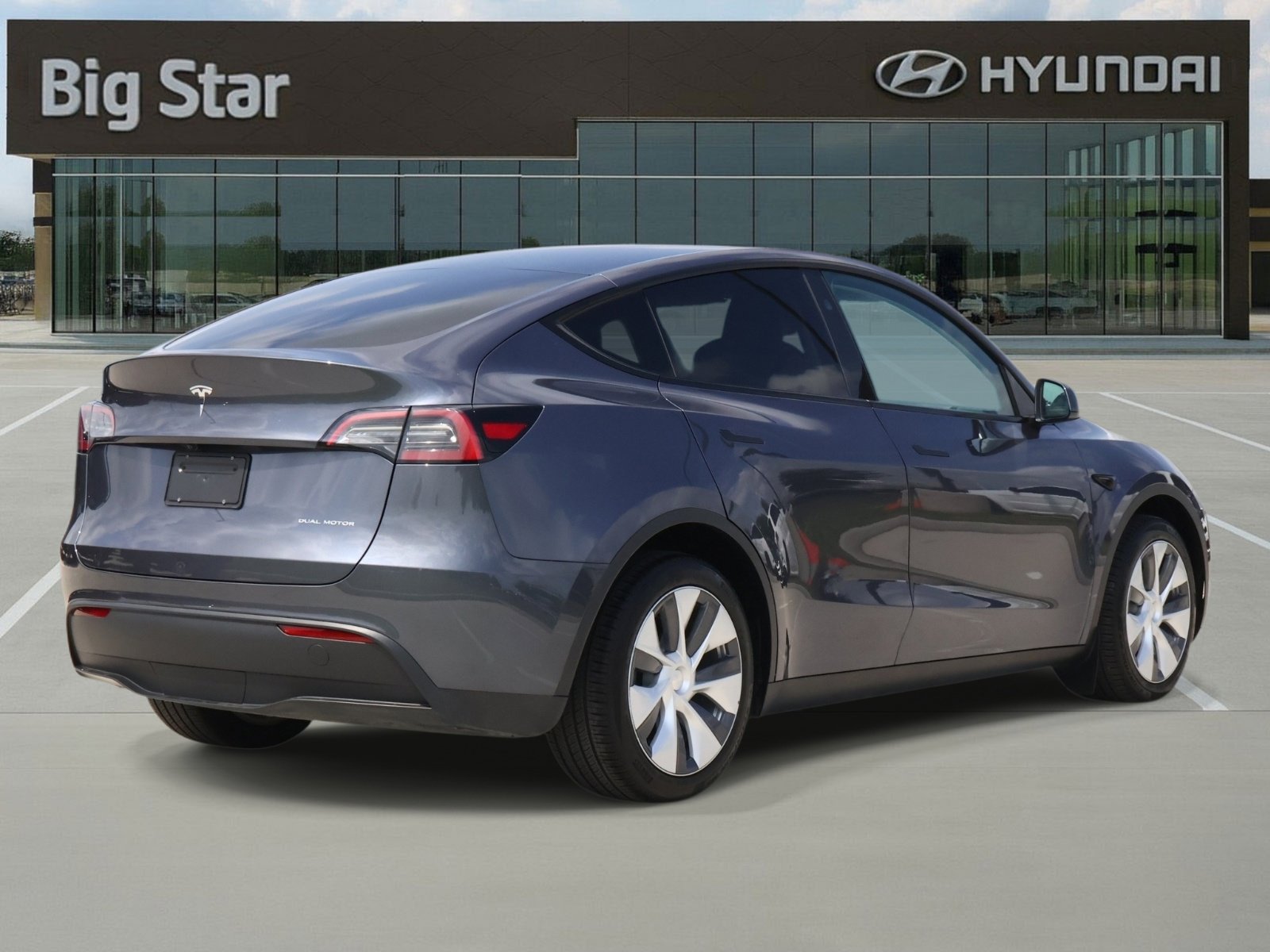 Used 2023 Tesla Model Y Long Range AWD/4WD image 4