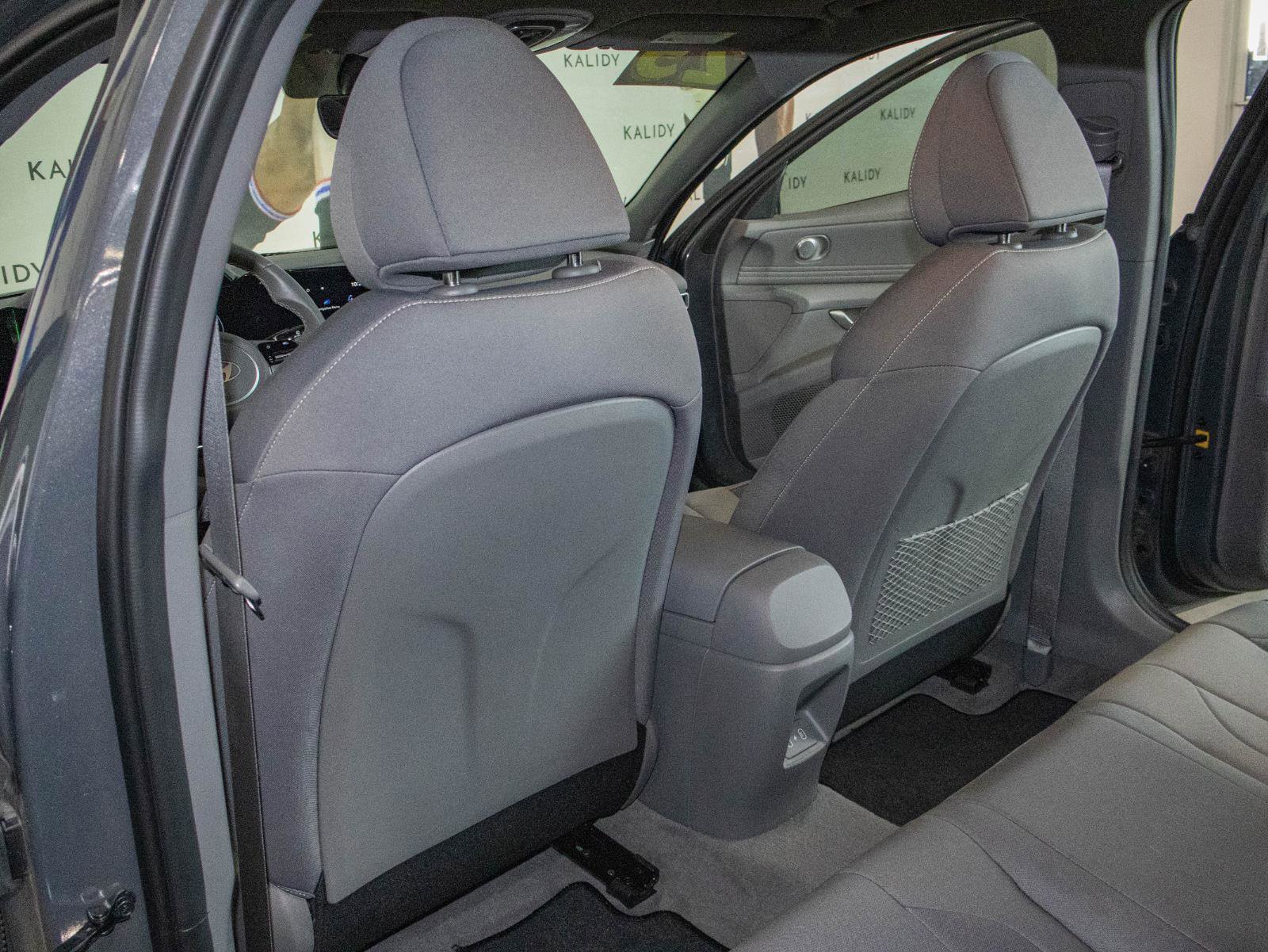 Used 2025 Hyundai Elantra SEL image 10