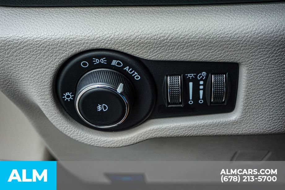 Used 2023 Chrysler Pacifica Touring-L FWD image 52