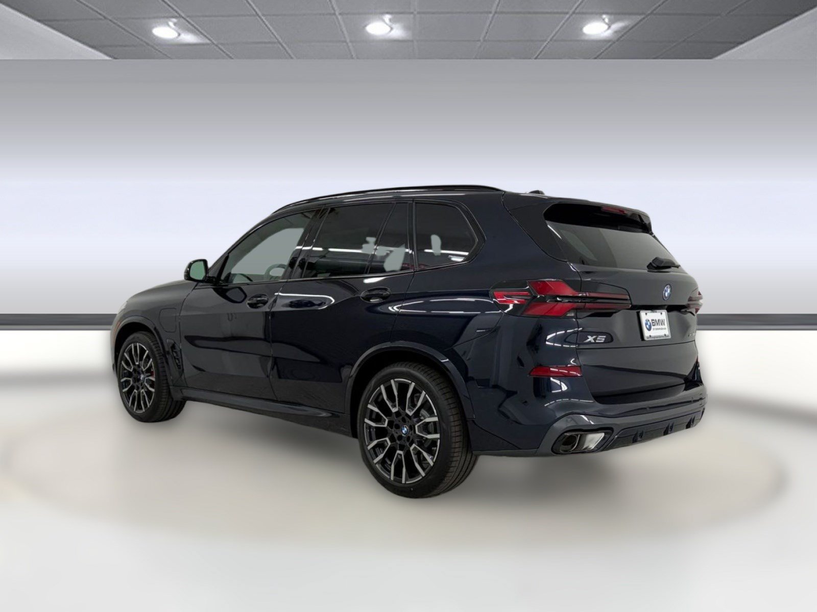 New 2026 BMW X5 xDrive50e w/ M Sport Package AWD/4WD image 3