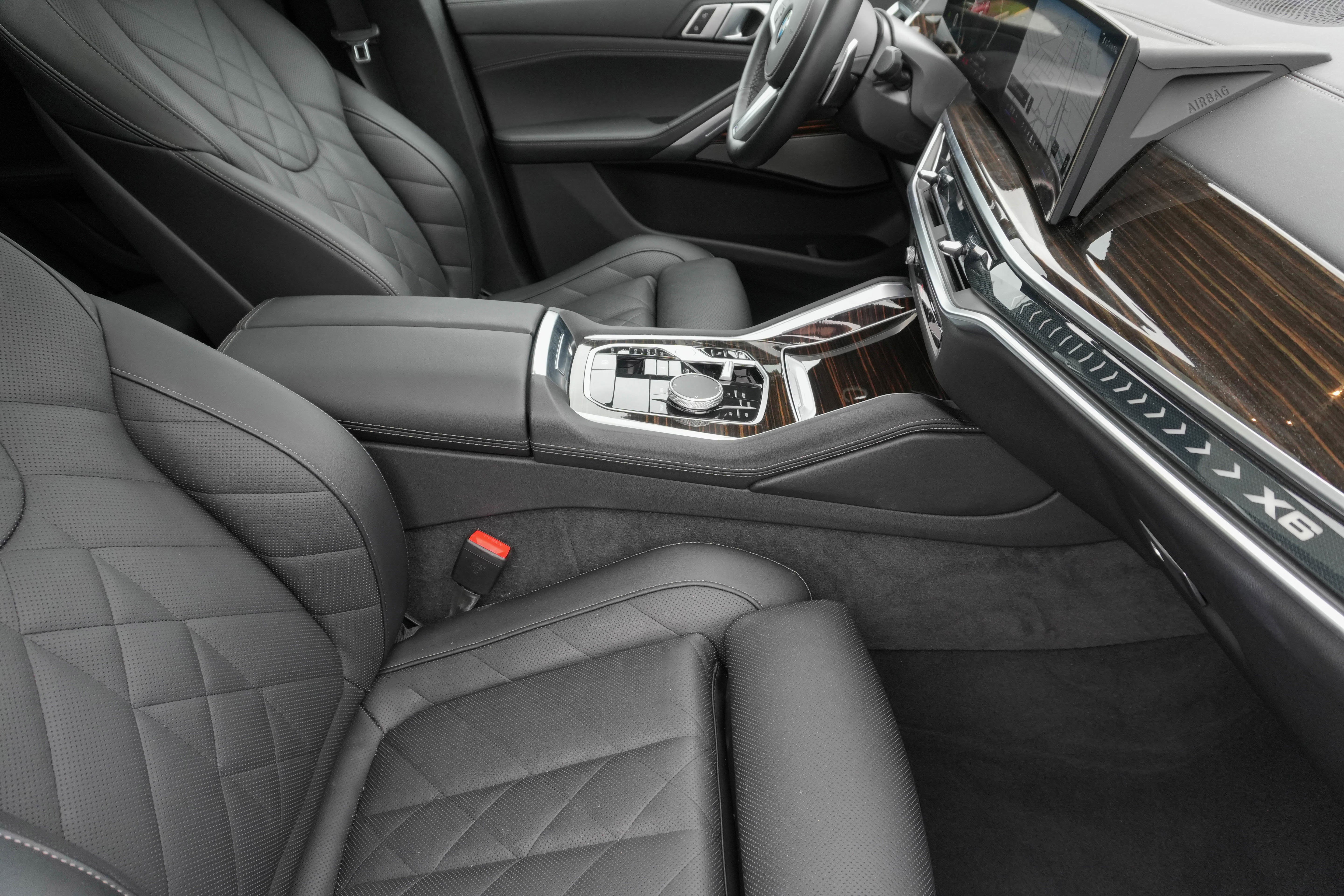 Certified 2025 BMW X6 xDrive40i AWD/4WD image 12