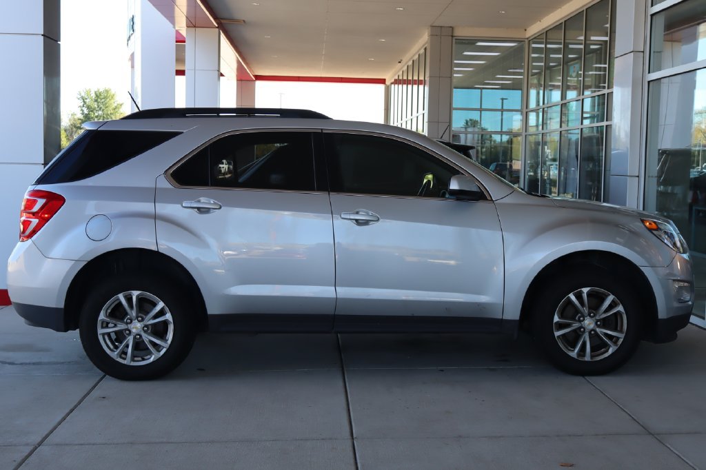 Used 2017 Chevrolet Equinox LT w/ Driver Confidence Package II AWD/4WD image 11