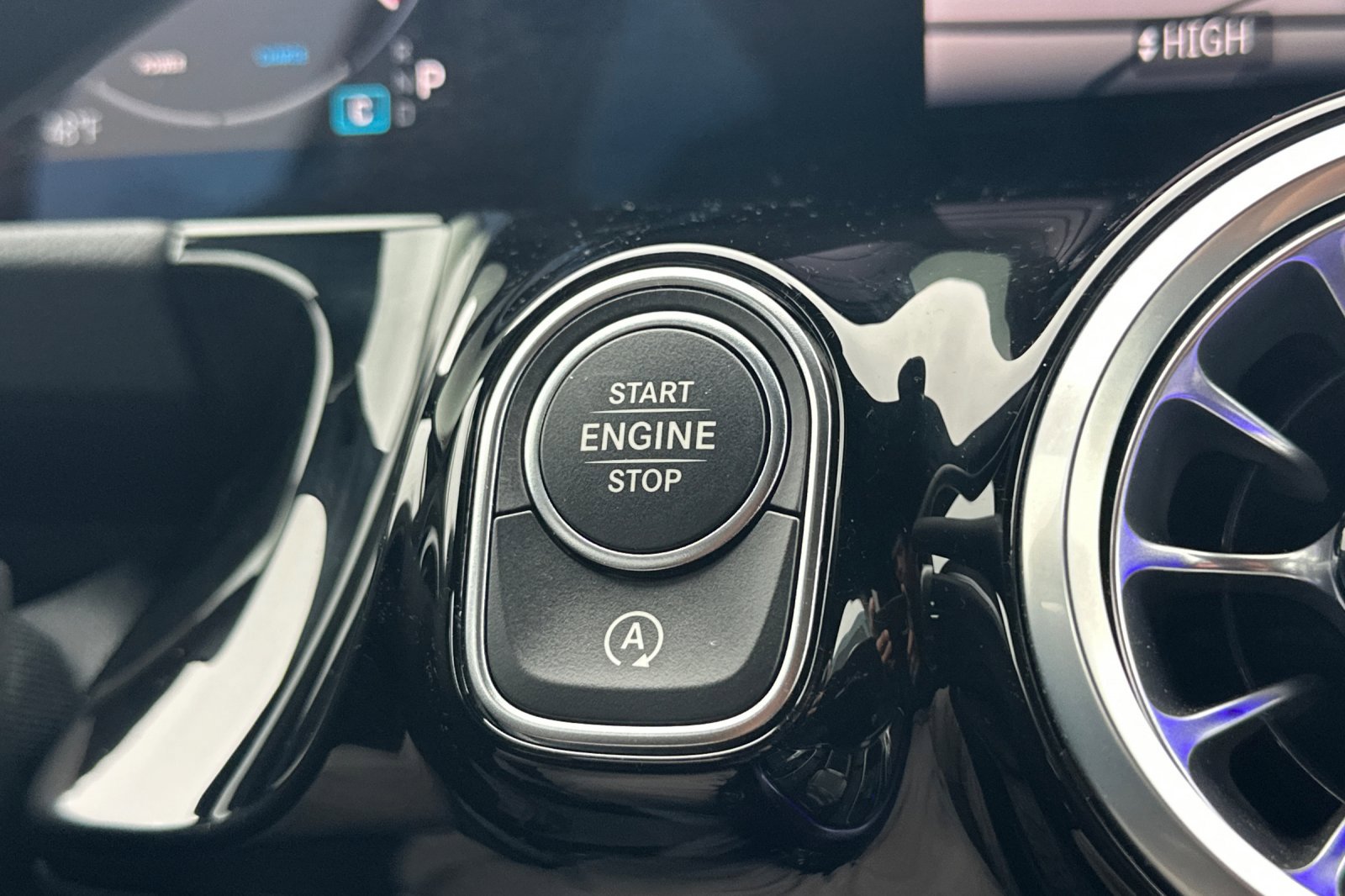 Certified 2025 Mercedes-Benz GLA 250 4MATIC image 23