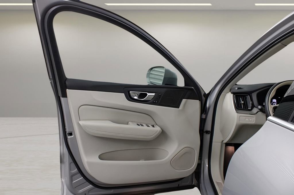 Certified 2023 Volvo XC60 T8 Ultimate image 12