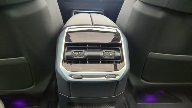 Used 2025 BMW 740i image 41