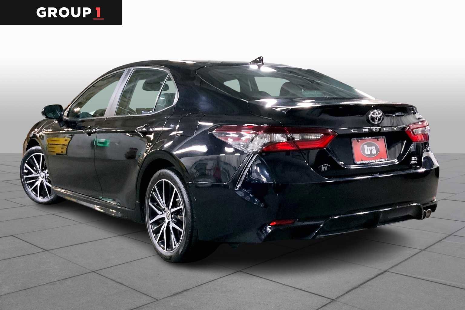 Used 2021 Toyota Camry SE w/ Cold Weather Package image 11