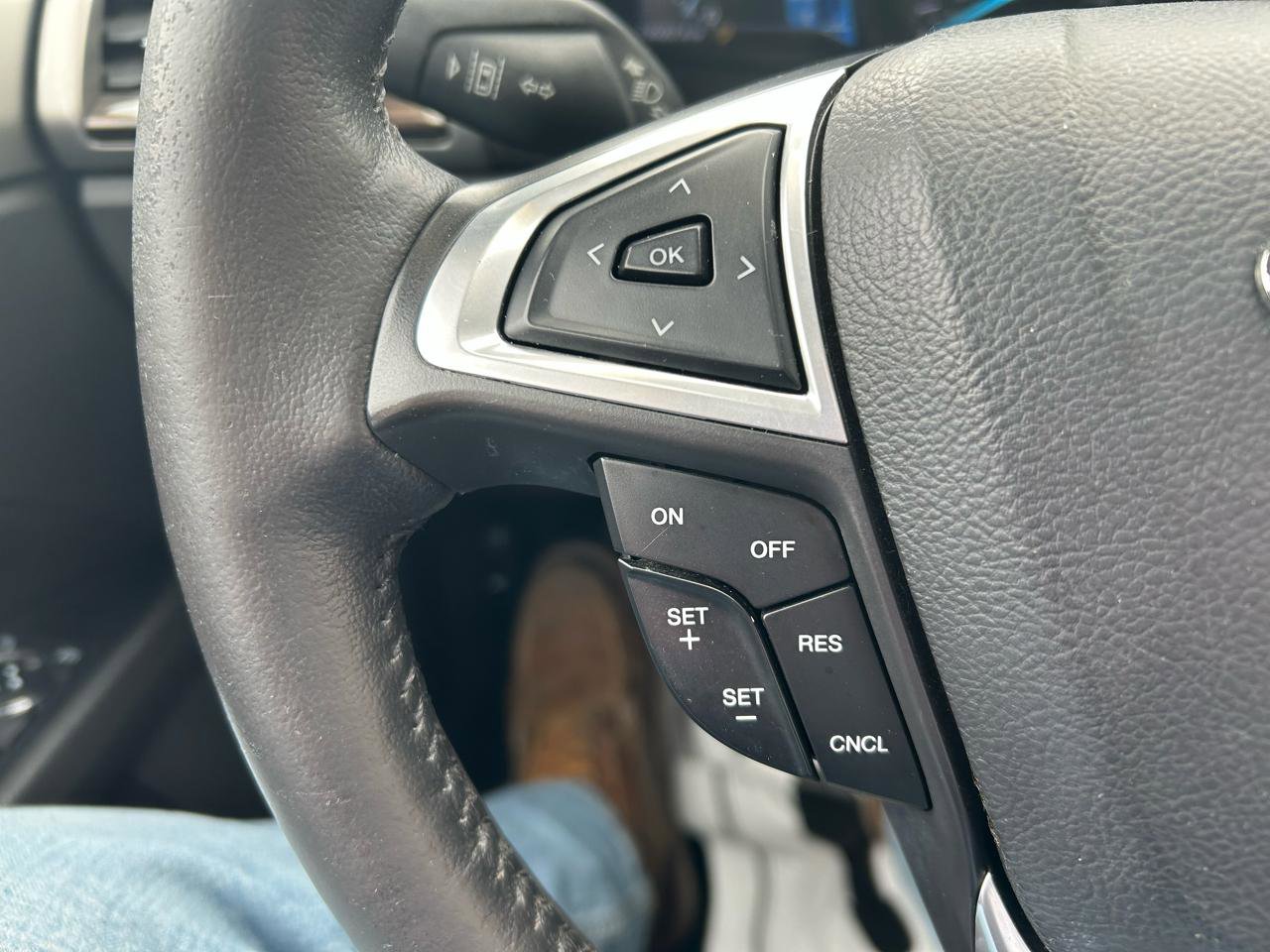 Used 2014 Ford Fusion SE w/ Equipment Group 202A FWD image 19
