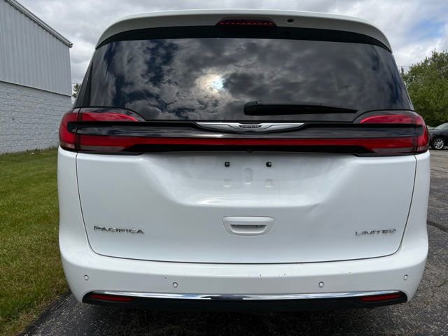 Used 2023 Chrysler Pacifica Limited FWD image 16