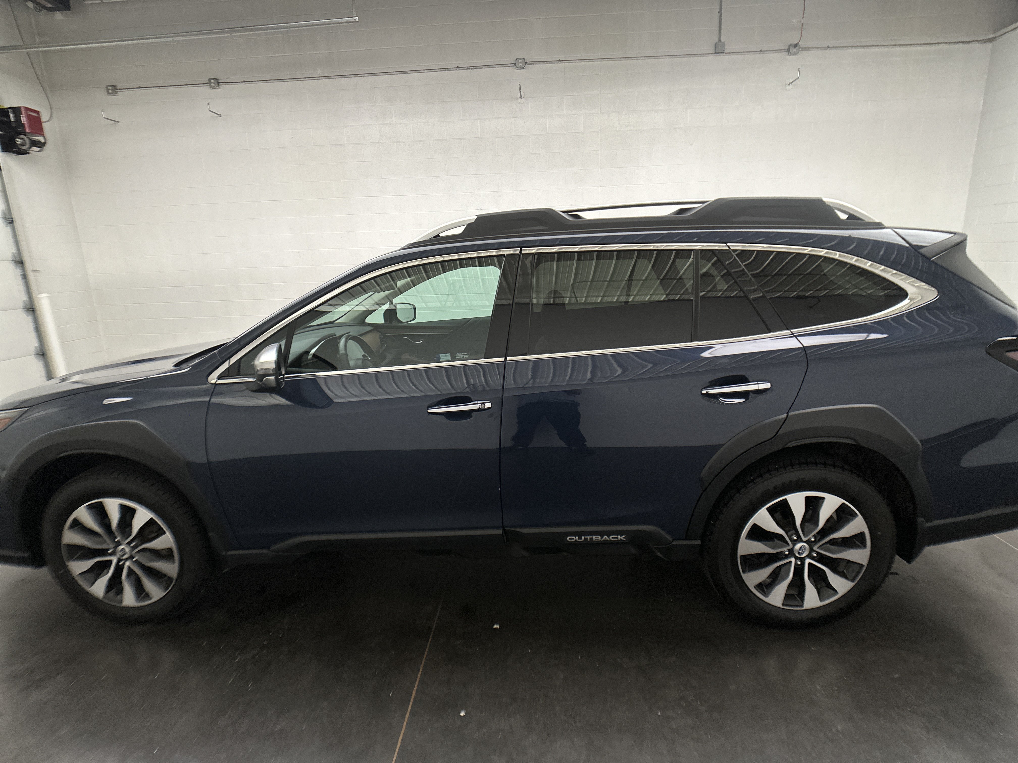 Used 2024 Subaru Outback Touring AWD/4WD image 6
