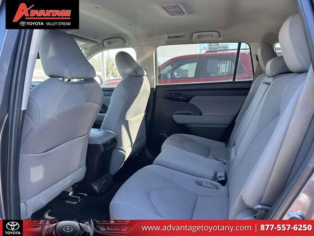 Used 2023 Toyota Highlander LE image 13