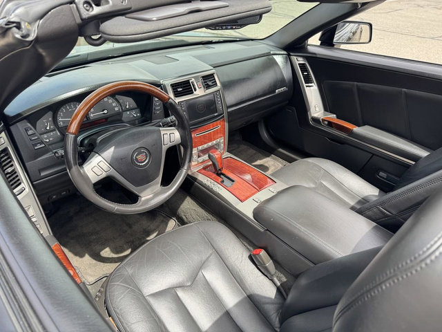 Used 2006 Cadillac XLR RWD image 15