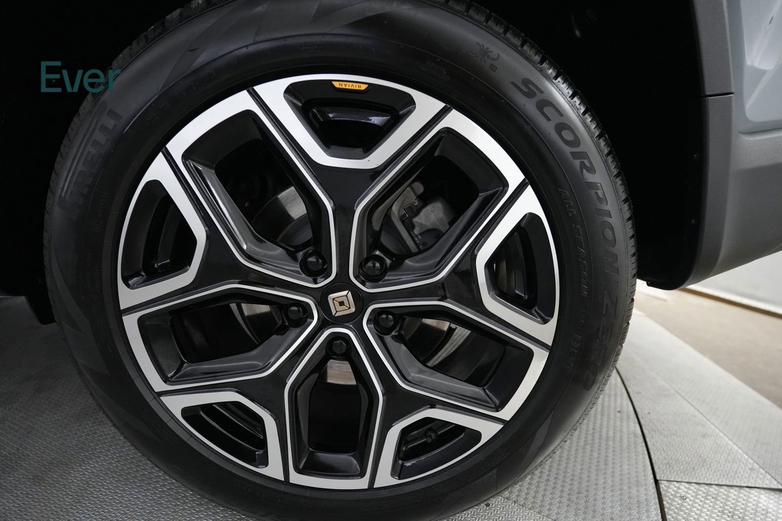 Used 2024 Rivian R1T Adventure image 19