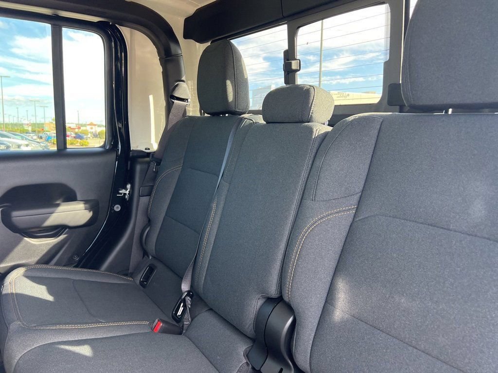 New 2025 Jeep Gladiator Sport AWD/4WD image 17