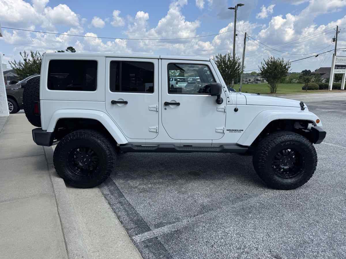 Used 2012 Jeep Wrangler Unlimited Sahara AWD/4WD image 5