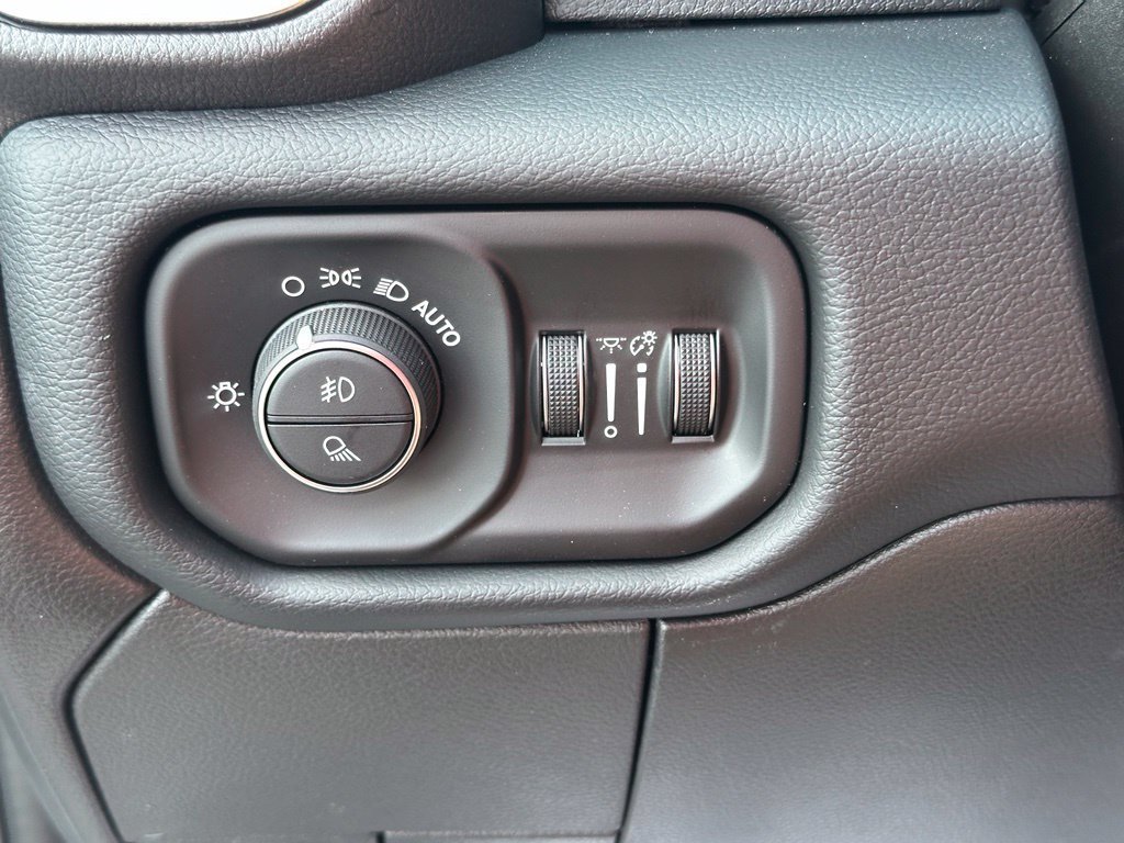 New 2026 RAM 3500 Laramie AWD/4WD image 31