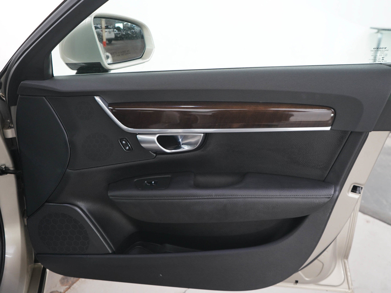 Used 2017 Volvo S90 T6 Momentum w/ Vision Package AWD/4WD image 9