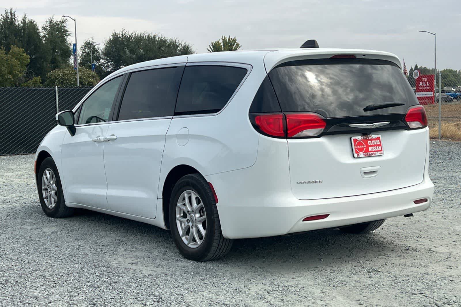 Used 2022 Chrysler Voyager LX FWD image 6