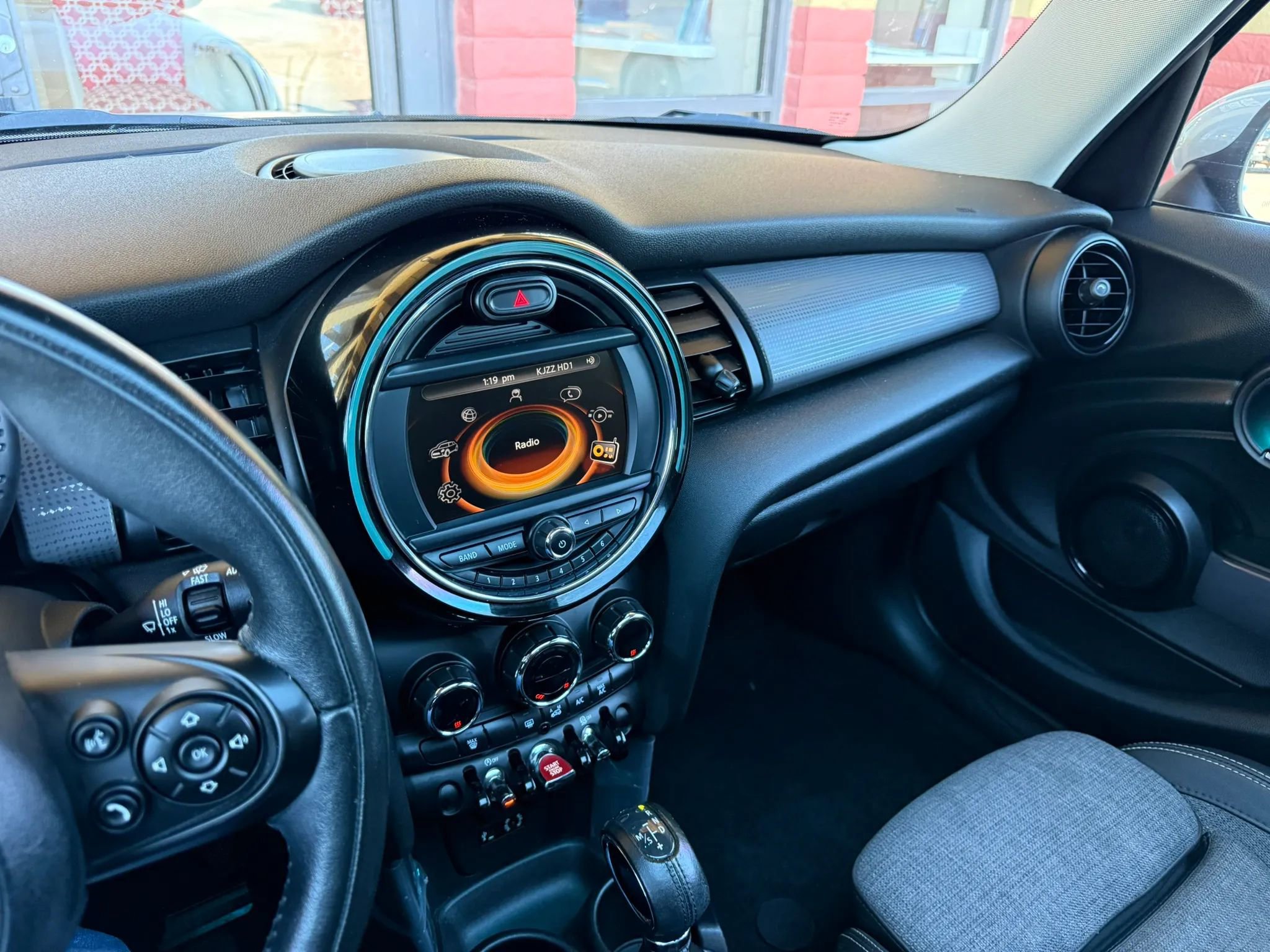 Used 2015 MINI Cooper 4-Door Hardtop image 31