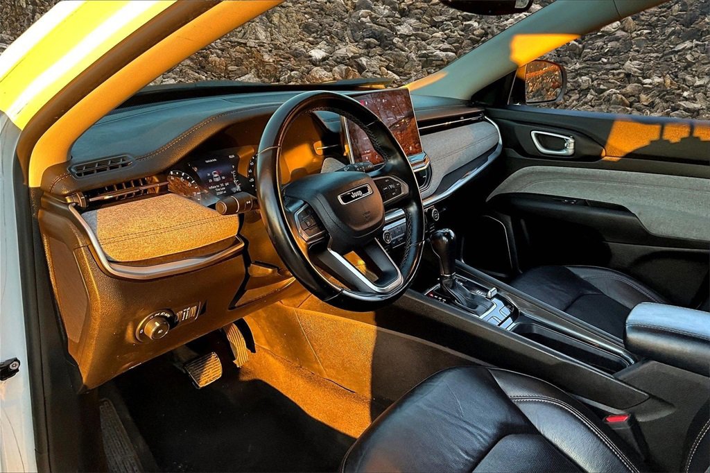 Used 2022 Jeep Compass Latitude image 11