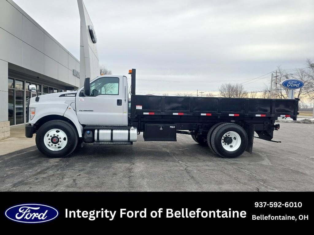 Used 2022 Ford F750 2WD Regular Cab Super Duty image 1