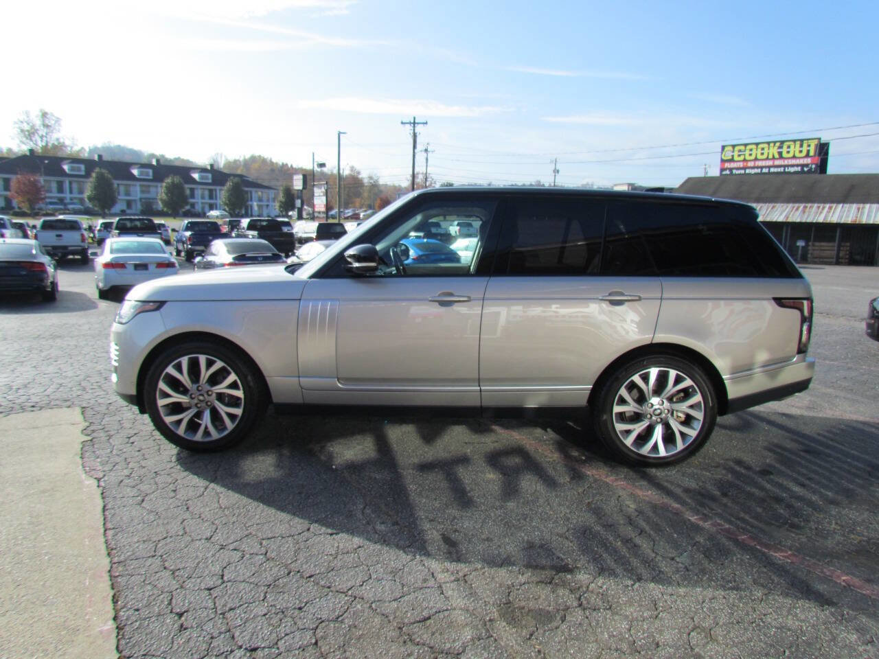 Used 2018 Land Rover Range Rover Supercharged image 4