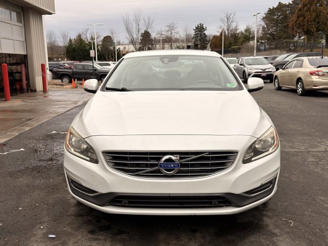 Used 2017 Volvo S60 T5 Inscription image 2