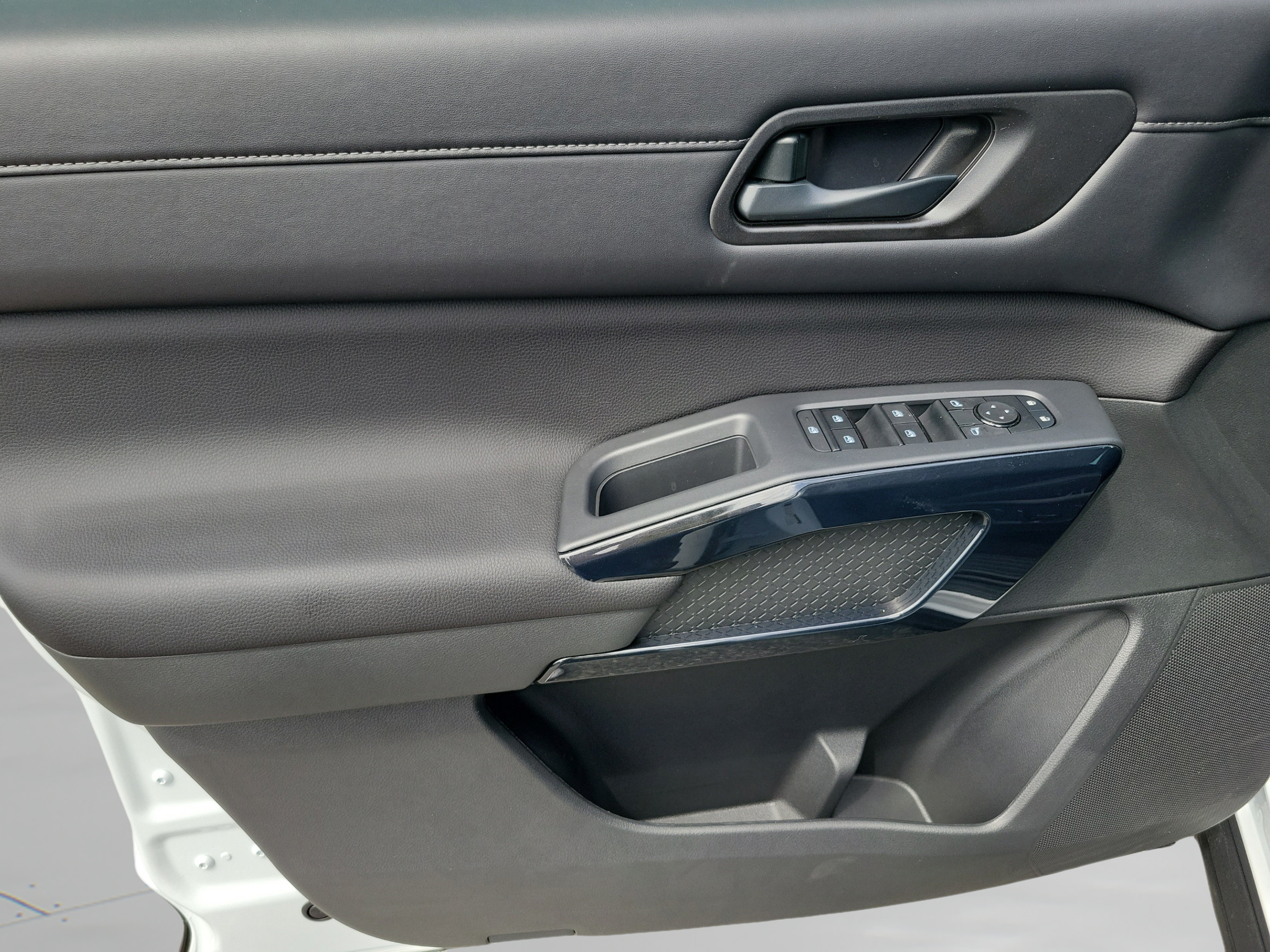 New 2026 Nissan Pathfinder SV FWD image 21