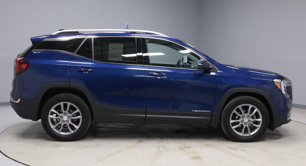 Used 2022 GMC Terrain SLT image 11