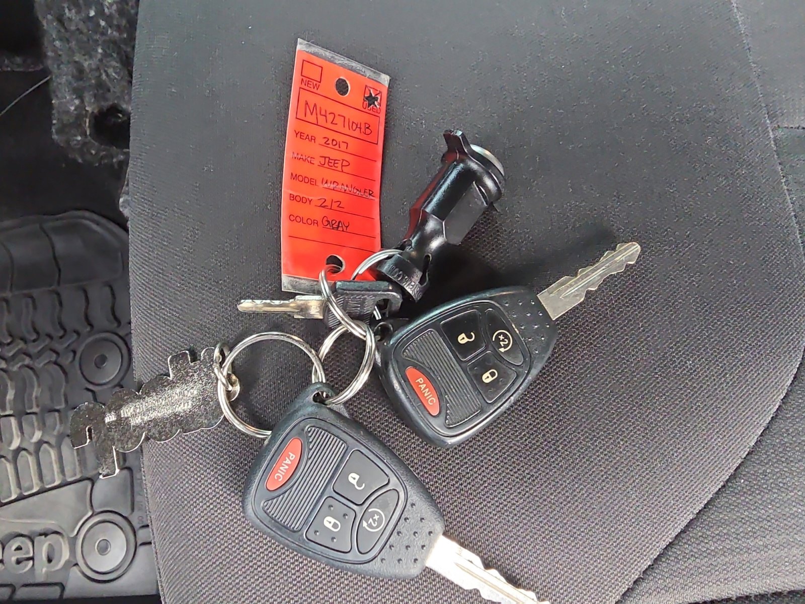 Used 2017 Jeep Wrangler Sahara w/ Connectivity Group image 29