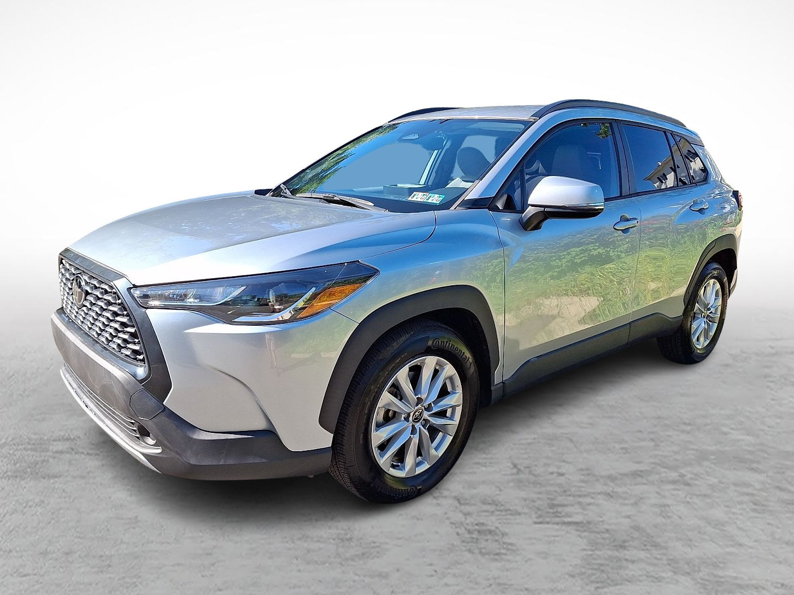 Used 2023 Toyota Corolla Cross LE AWD/4WD image 3