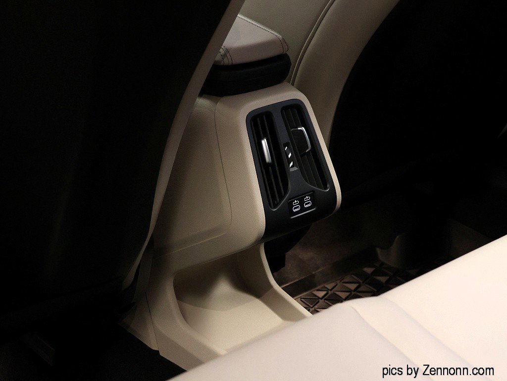 Certified 2025 BMW X1 M35i w/ Premium Package image 14