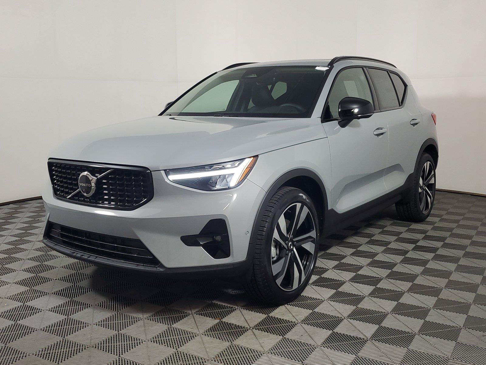 New 2026 Volvo XC40 B4 Plus w/ Protection Package Premier FWD image 3