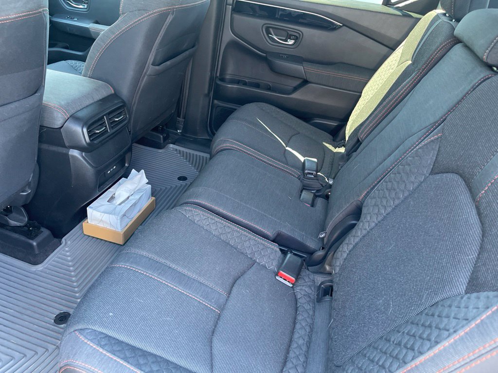Used 2025 Honda Pilot Sport image 5