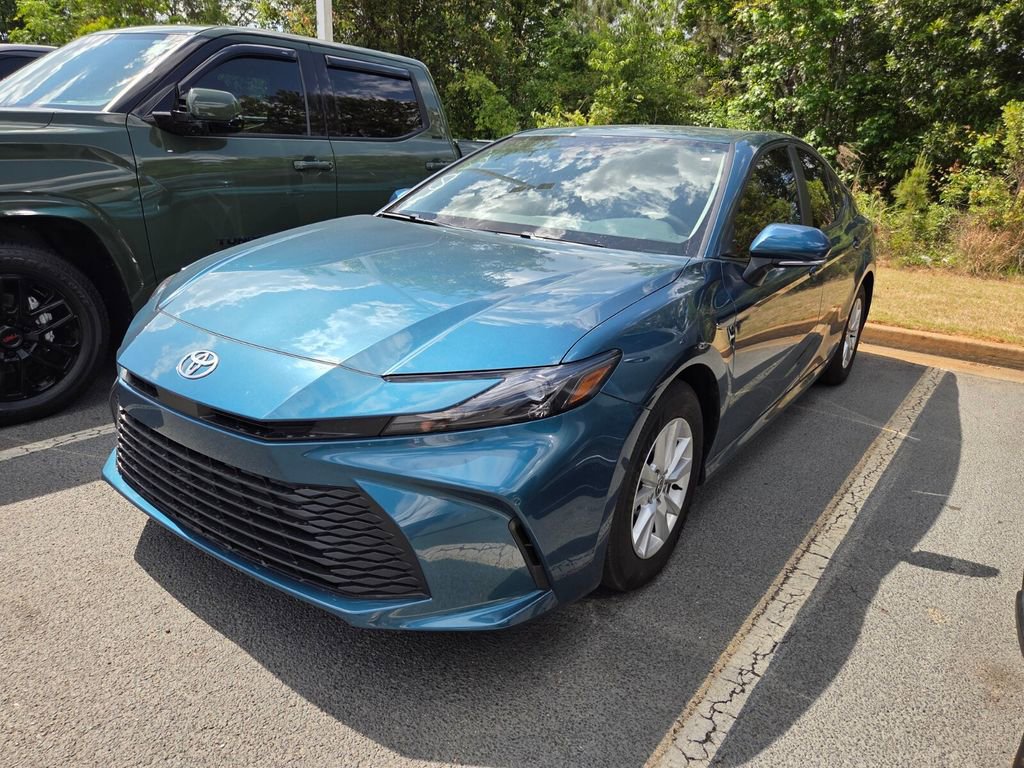Used 2025 Toyota Camry LE FWD image 3
