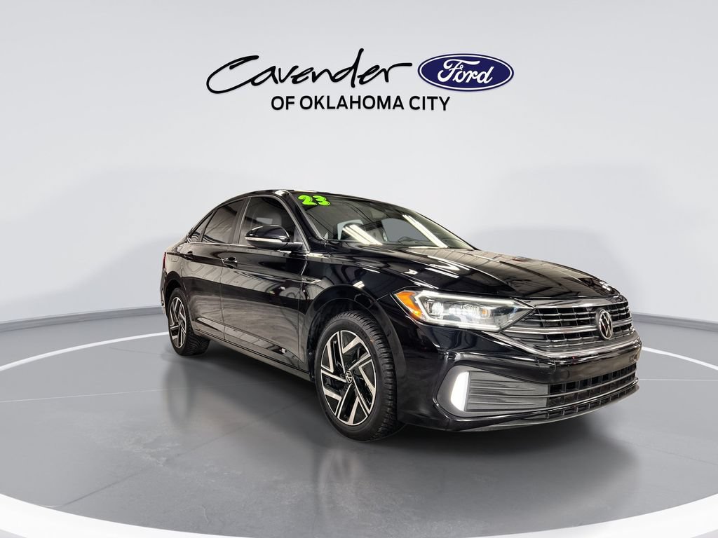 Used 2023 Volkswagen Jetta SEL FWD image 2