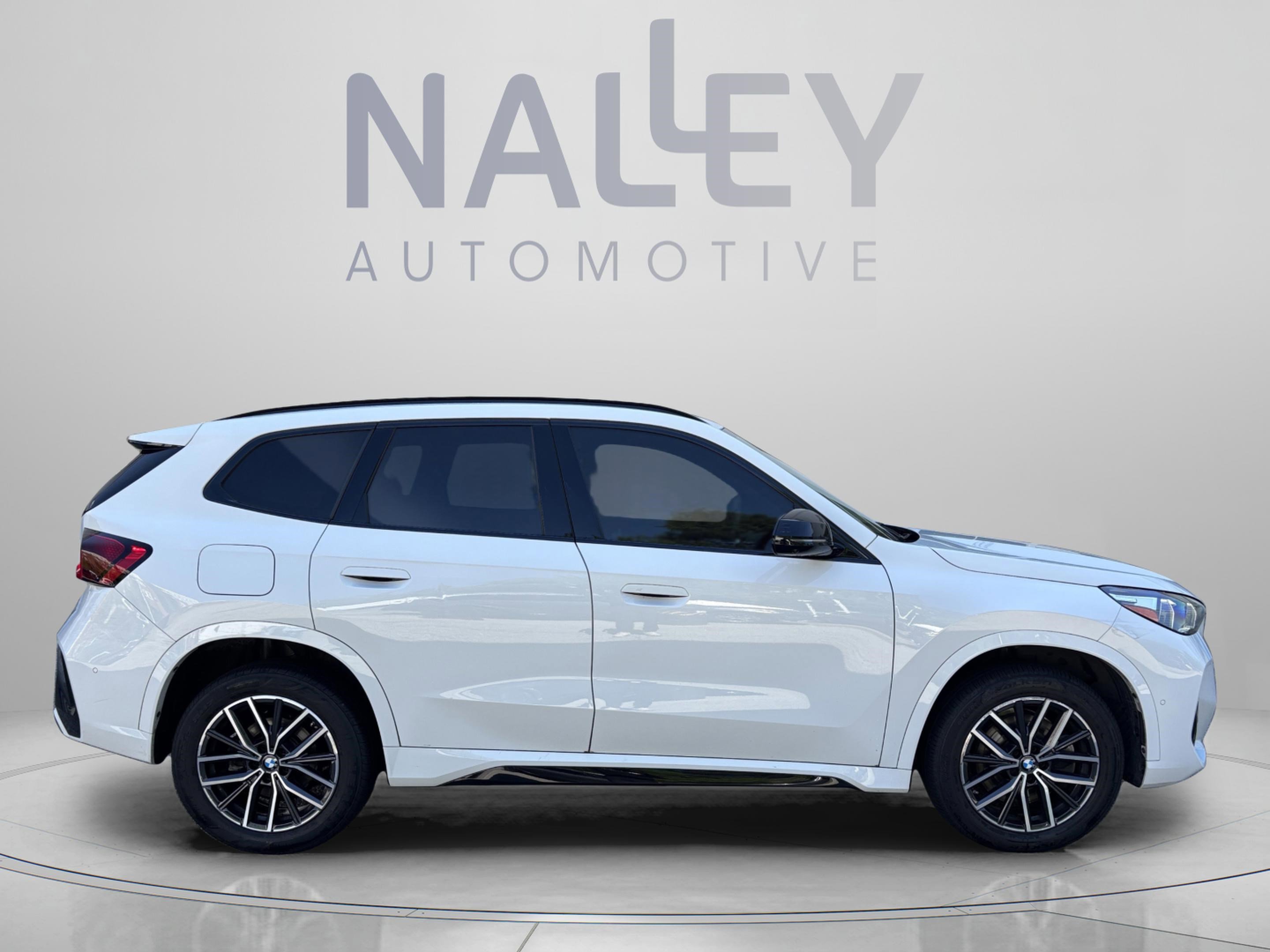 Used 2023 BMW X1 xDrive28i AWD/4WD image 4
