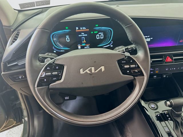 Used 2023 Kia Niro EX image 16