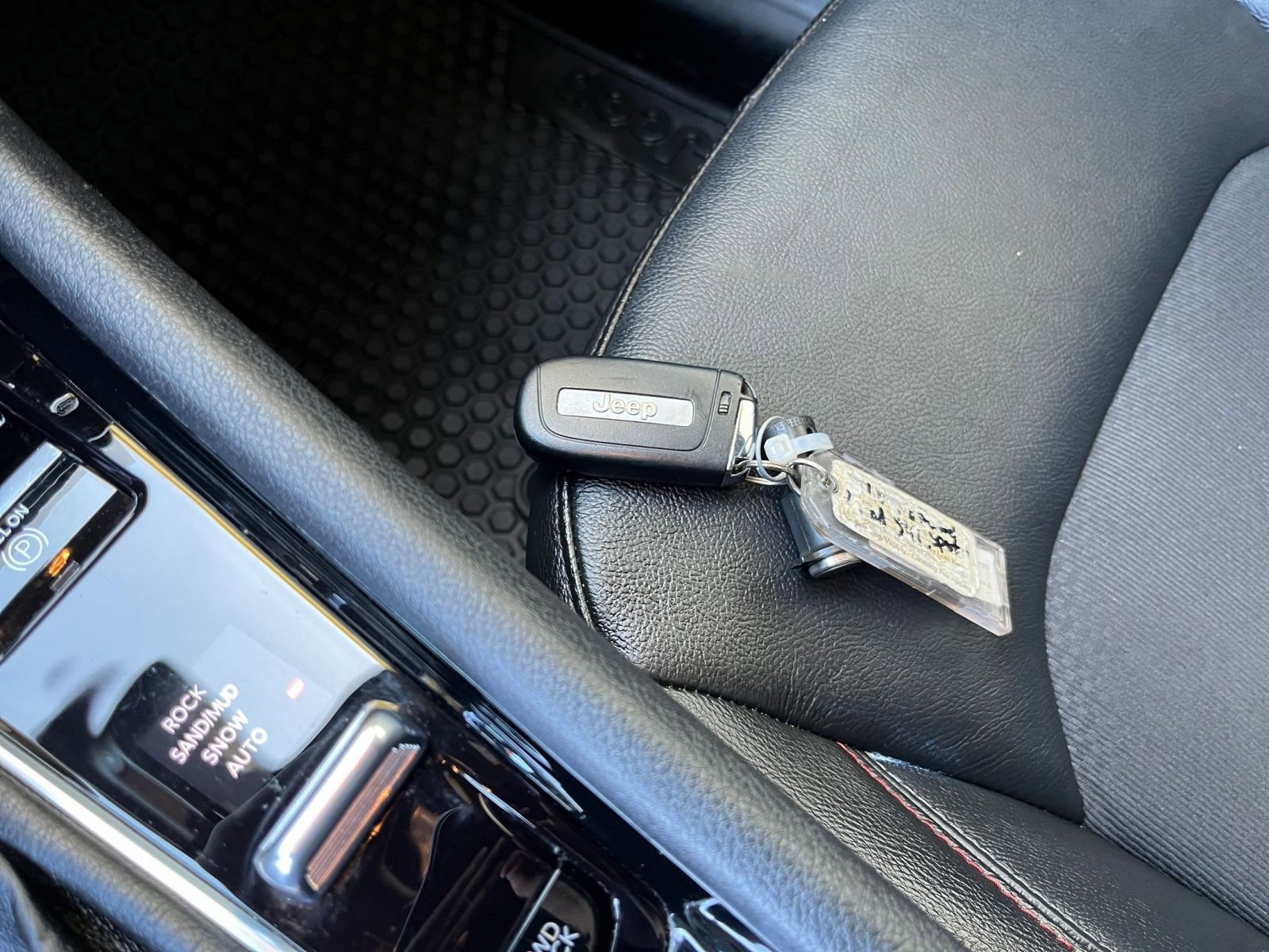 Used 2025 Jeep Compass Trailhawk image 18