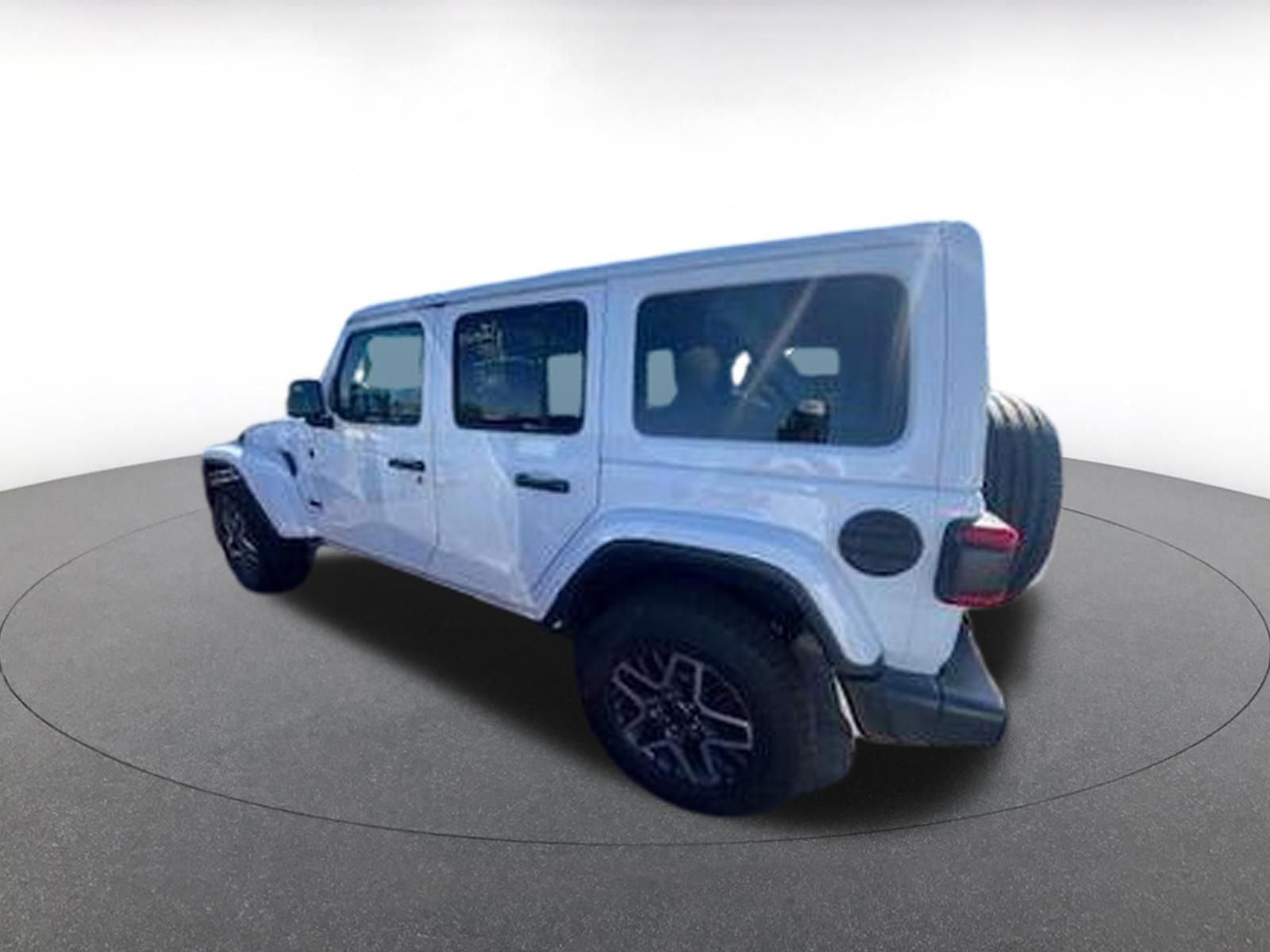 Used 2025 Jeep Wrangler Sahara image 4
