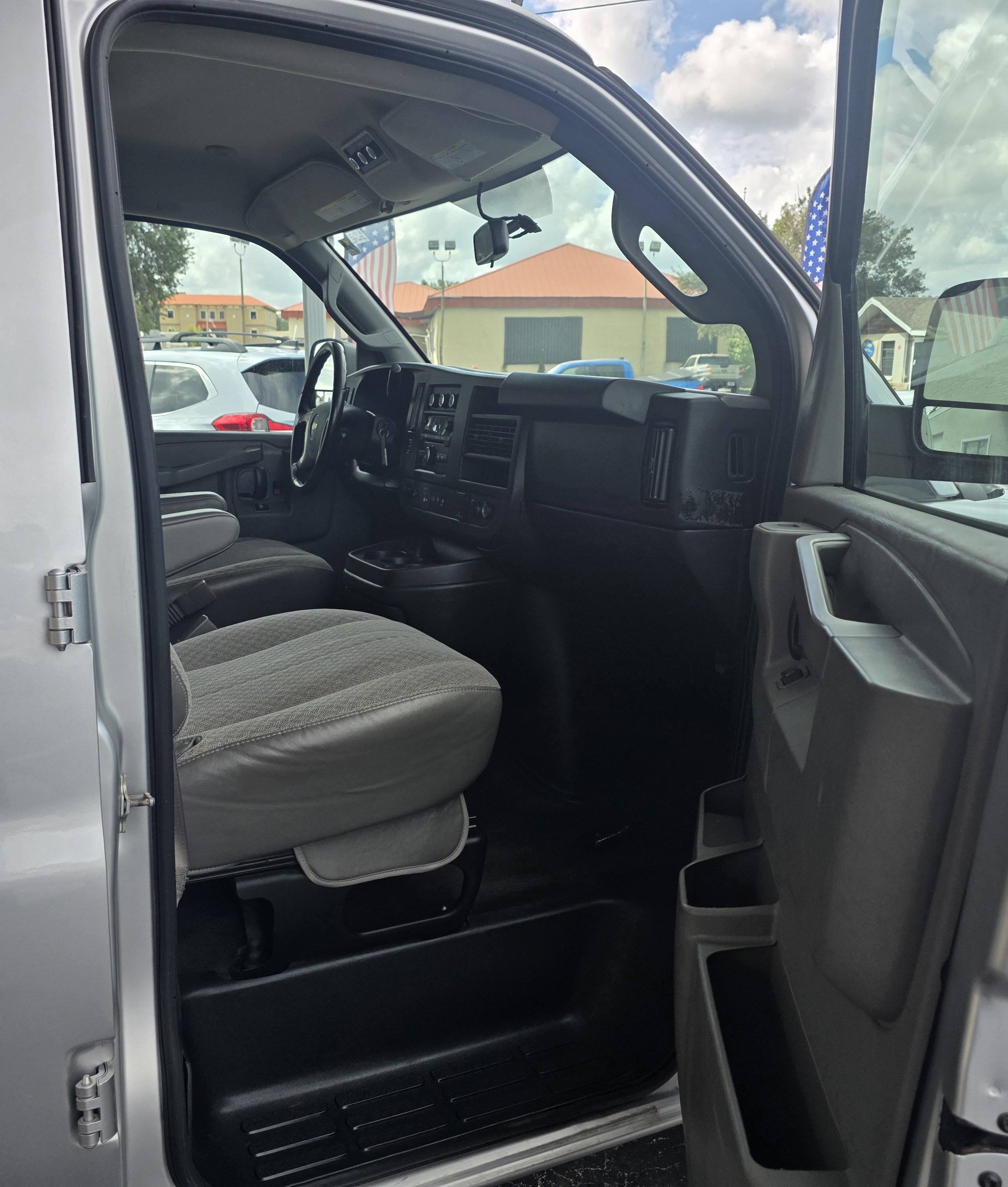 Used 2017 Chevrolet Express 2500 LS RWD image 15