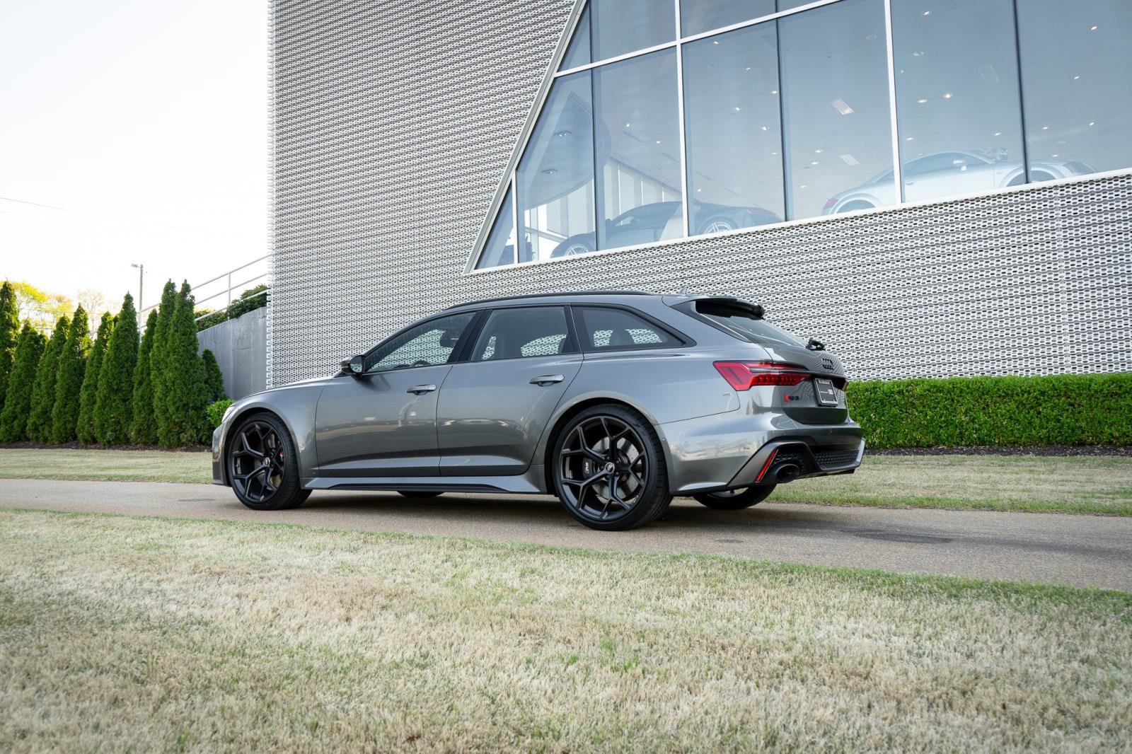 Certified 2024 Audi RS 6 performance AWD/4WD image 13