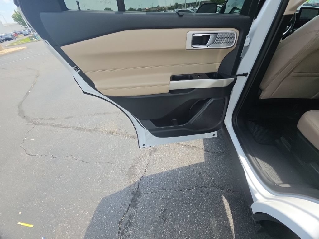 Used 2021 Ford Explorer Limited w/ Equipment Group 301A AWD/4WD image 25
