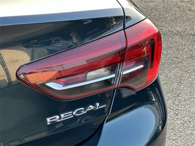 Used 2018 Buick Regal Preferred image 30