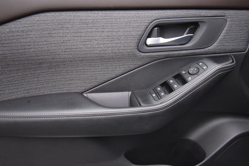 Used 2022 Nissan Rogue SV AWD/4WD image 26