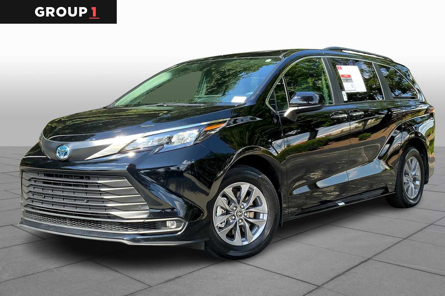 Used 2025 Toyota Sienna XLE